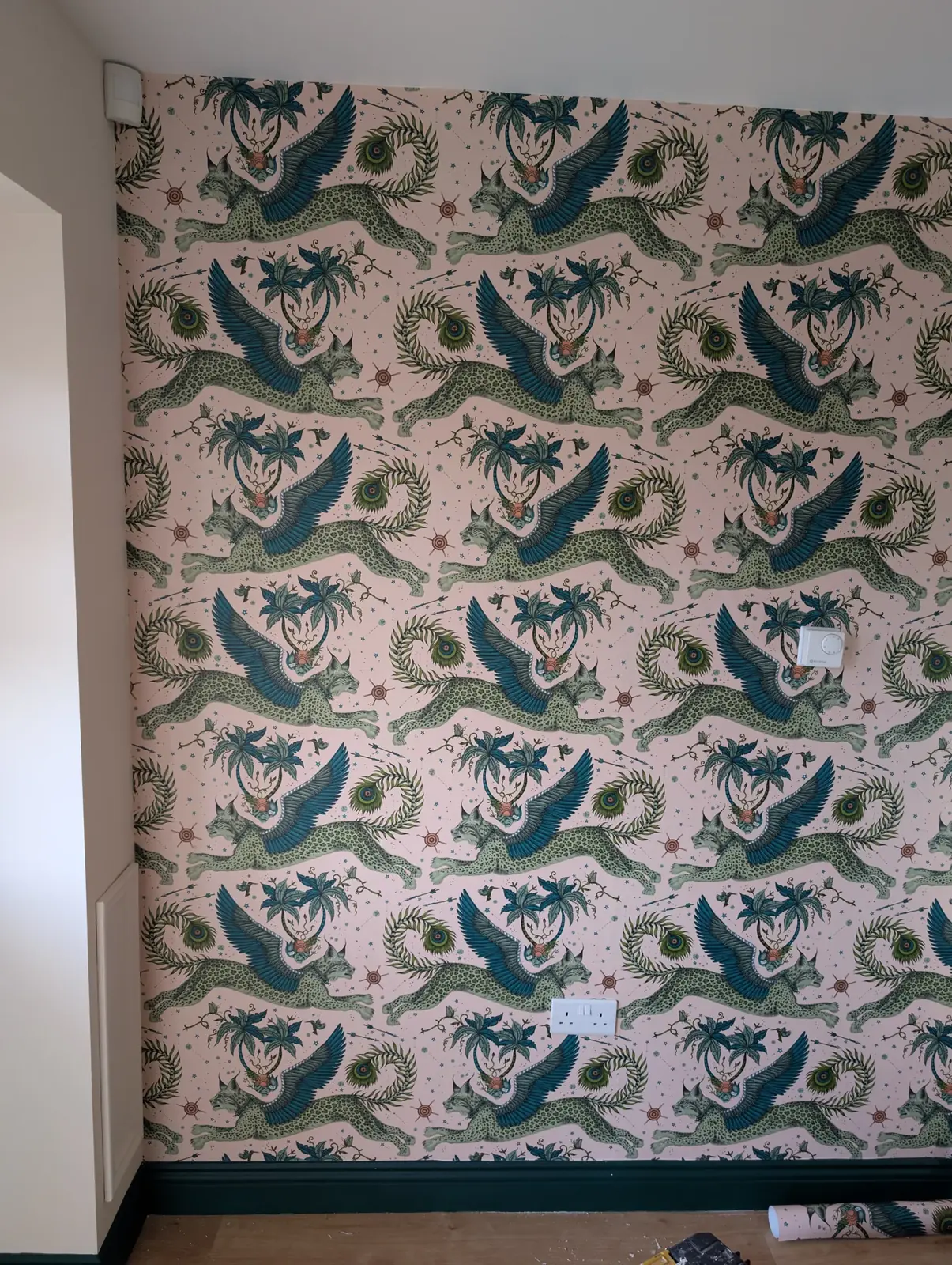 Patterned feature wallpaper beside the staircase